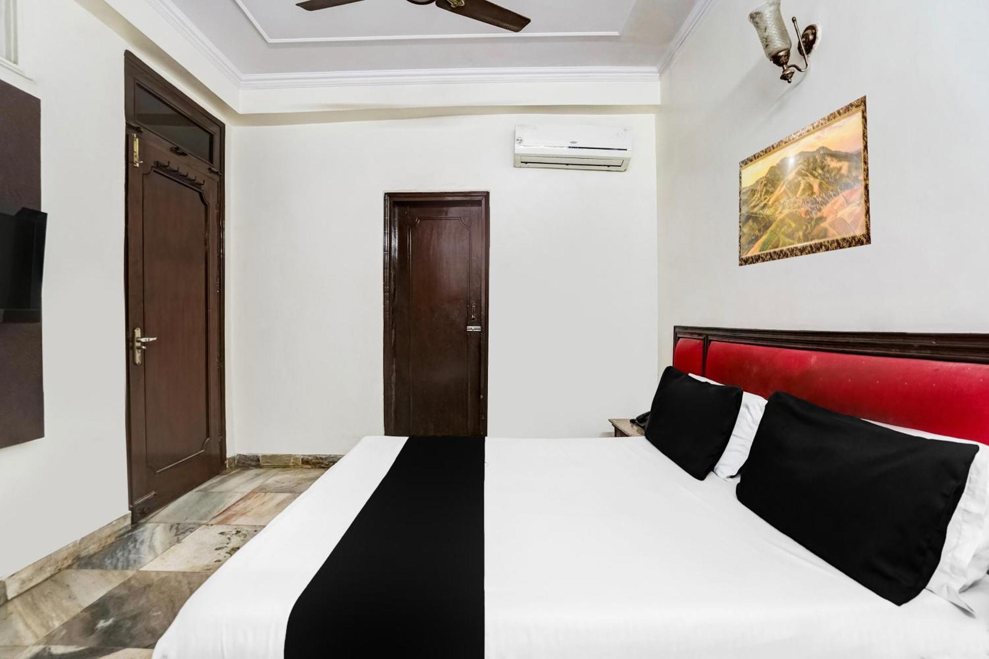 Hotel Super O Paharganj Near Railway Station Formerly Chand Palace 3*